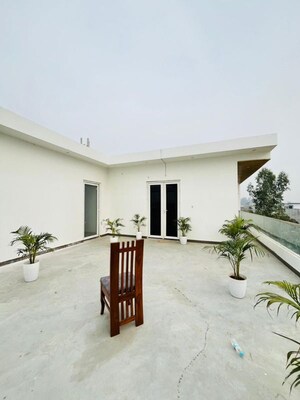 Room in 6+ BHK Independent House at Gomti Nagar – for Rent