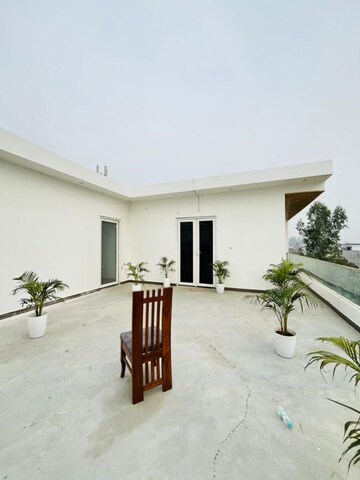 Room in 6+ BHK Independent House at Gomti Nagar – for Rent