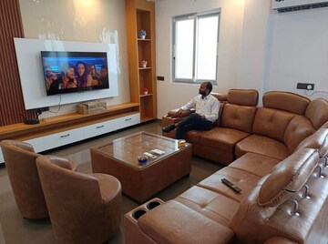 Bedroom in 6+ BHK Independent House at Gomti Nagar – for Rent