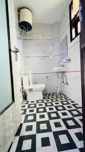 Bathroom in 1 RK Builder Floor at Sushant Tower, Sector 56 – for Rent