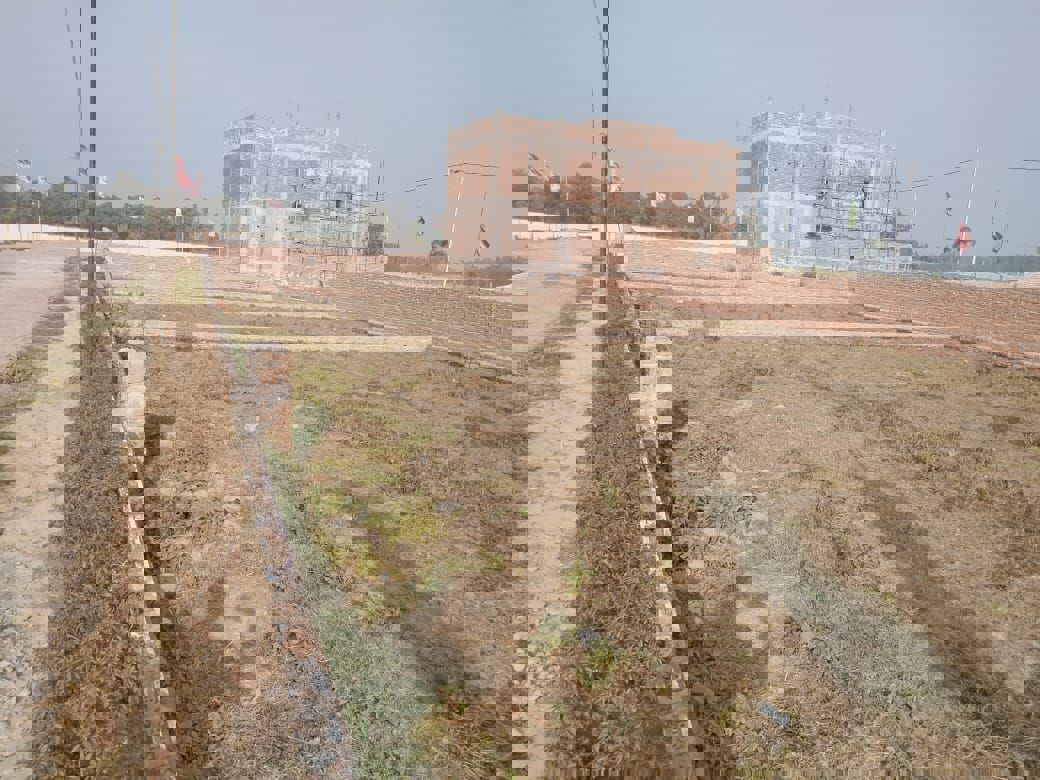 Plot For Sale in Sultanpur Road