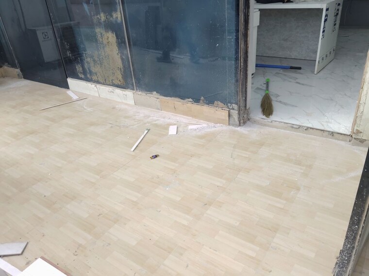 Room, netaji subhash place Commercial Office Space 533 Sq.Ft. In Netaji Subhash Place Delhi 9829147