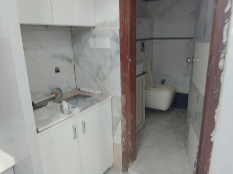 Bathroom, netaji subhash place Commercial Office Space 533 Sq.Ft. In Netaji Subhash Place Delhi 9829147