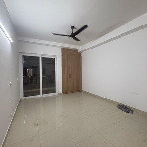 Room in 4 BHK Apartment at SS Linden, Sector 84 – for Rent