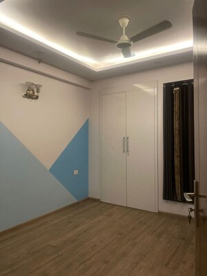 Room in 3 BHK Apartment at ABA Cleo County, Sector 121 – for Rent