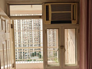 Room in 2 BHK Apartment at Amrapali Golf Homes, Sector 4 Greater Noida – for Sale