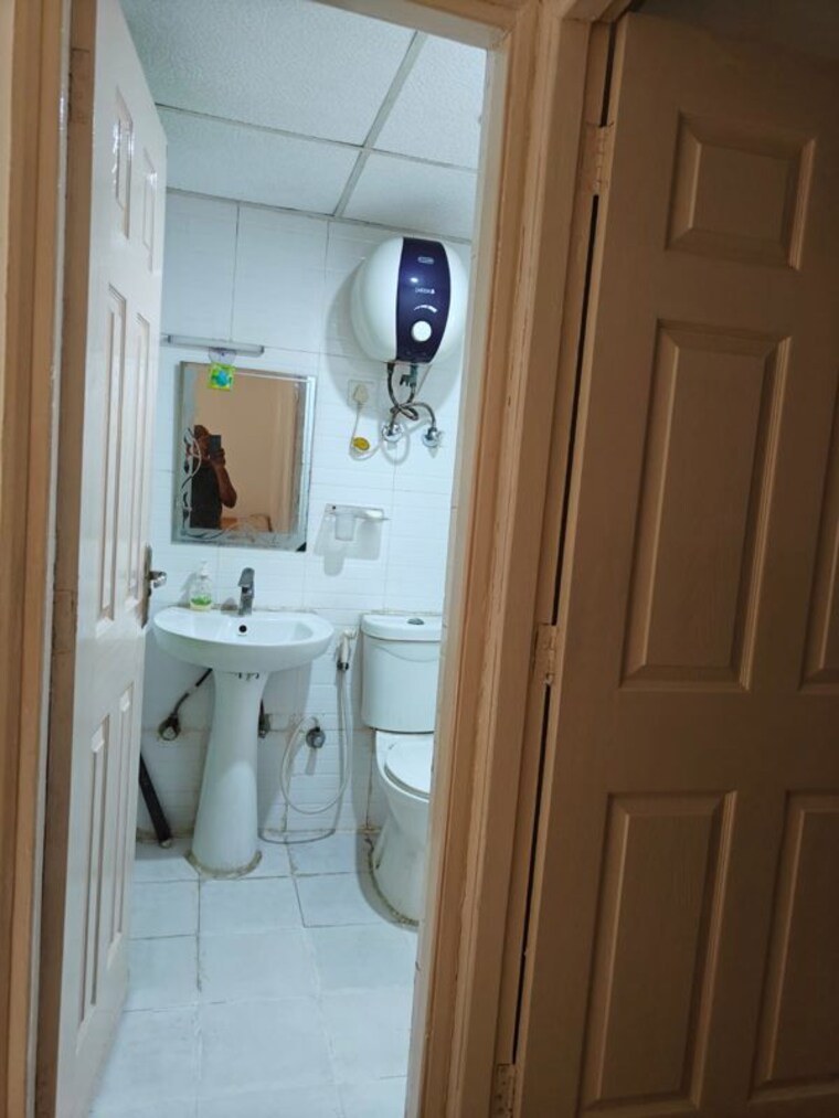 Bathroom, amrapali-golf-homes 2 Bedroom 835 Sq.Ft. Apartment In Sector 4 Greater Noida Greater Noida 9829444