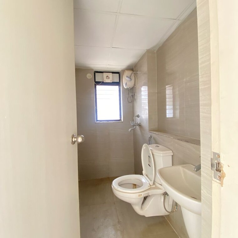 Bathroom, runwal-gardens-phase-2 3 Bedroom 918 Sq.Ft. Apartment In Ghariwali N V Thane 9829672