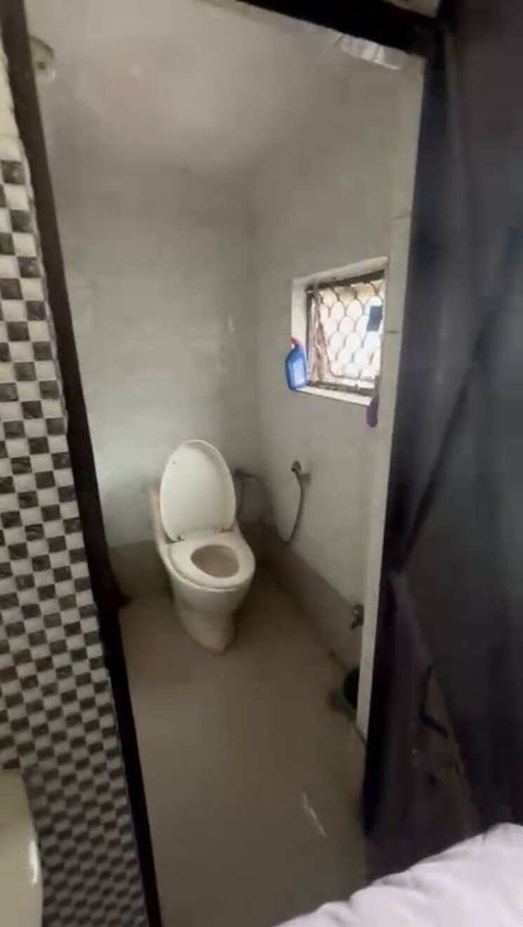 Bathroom, lajpat nagar 4 1 Bedroom 650 Sq.Ft. Builder Floor In Lajpat Nagar 4 Delhi 9829675