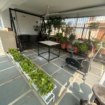 Balcony in 1 BHK Builder Floor at South Extension I – for Rent