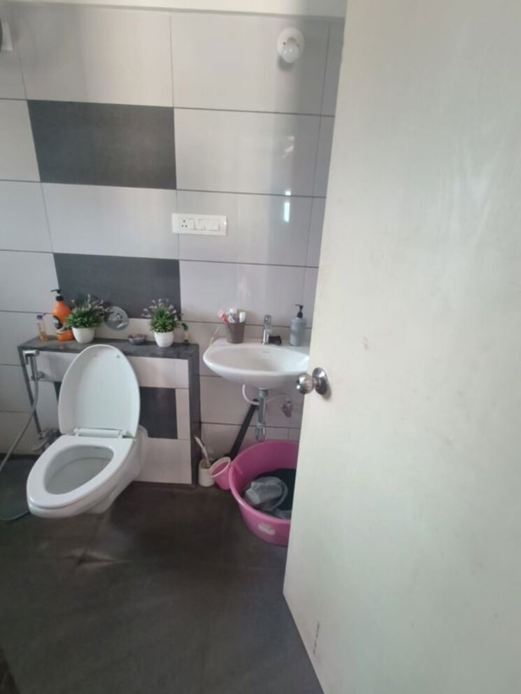Bathroom, the-pearl 2 Bedroom 1000 Sq.Ft. Apartment In Balewadi Pune 9829836