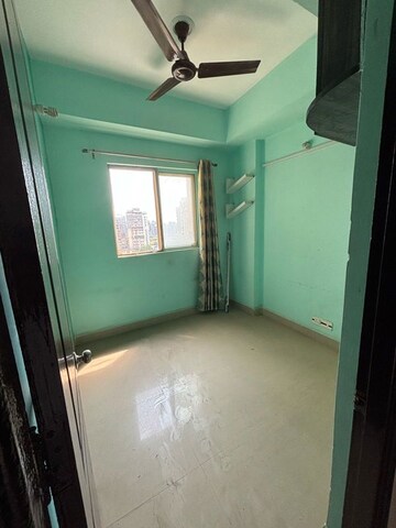 Room in 2 BHK Apartment at Godrej Woods Evergreen, Sector 43 – for Rent