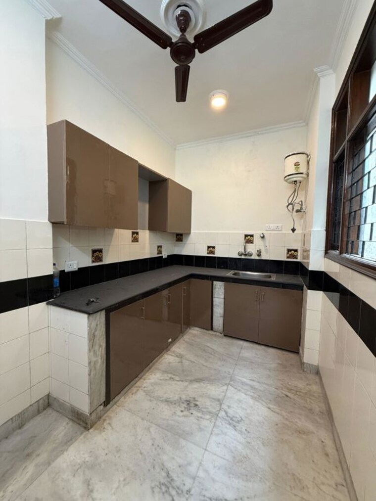 Kitchen, dlf phase ii 3.5 Bedroom 200 Sq.Yd. Builder Floor In Dlf Phase ii Gurgaon 9829714