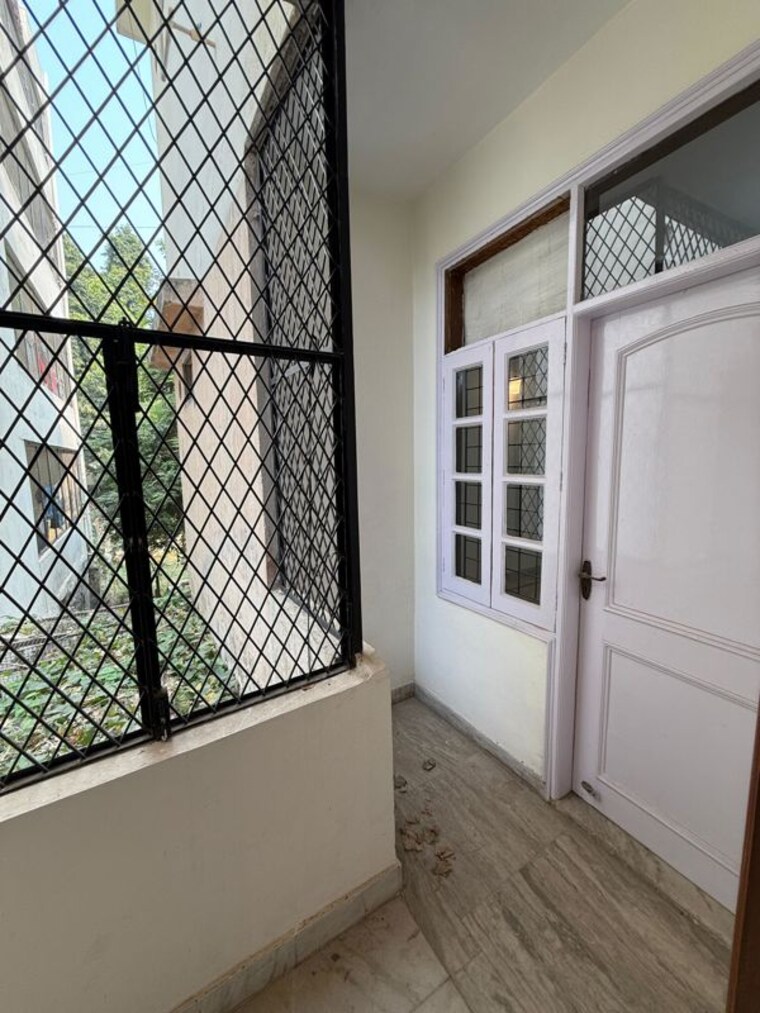 Balcony, dlf phase ii 3.5 Bedroom 200 Sq.Yd. Builder Floor In Dlf Phase ii Gurgaon 9829714