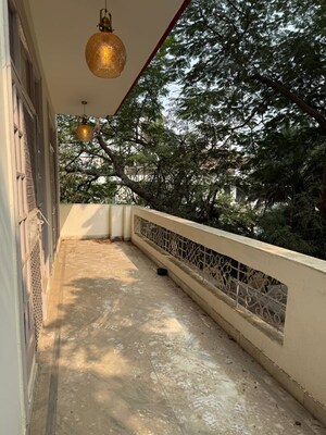 Balcony in 3.5 BHK Builder Floor at Dlf Phase ii – for Rent