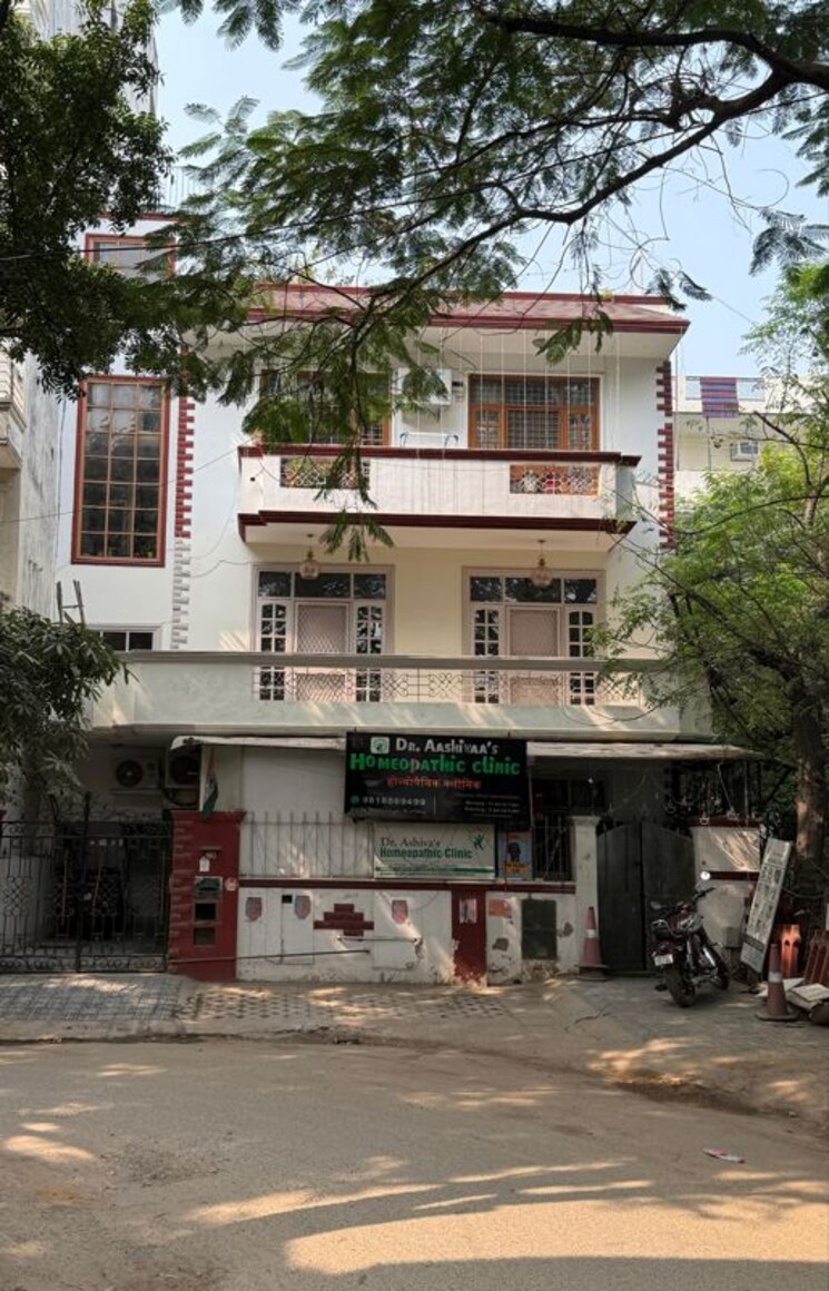 Exterior View, dlf phase ii 3.5 Bedroom 200 Sq.Yd. Builder Floor In Dlf Phase ii Gurgaon 9829714