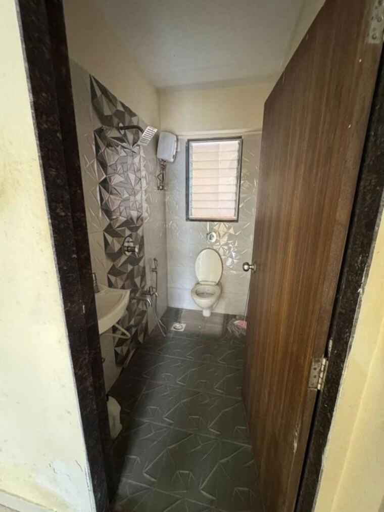 Bathroom, grace-iconic 2 Bedroom 800 Sq.Ft. Apartment In Vile Parle East Mumbai 9829831