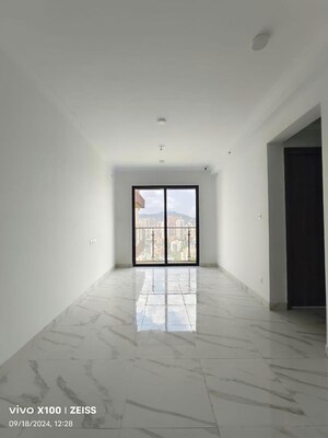 Room in 2 BHK Apartment at Risland The Icon, Dhokali – for Rent