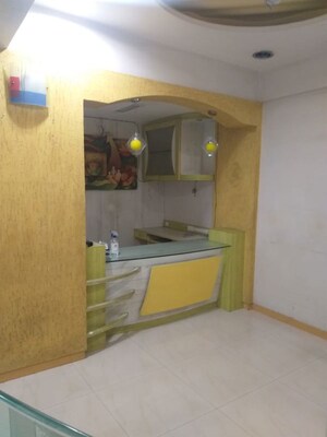 Room in 2 BHK Apartment at BK Pate Heights, Shaniwar Peth – for Rent