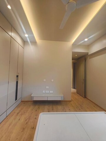 Room in 4 BHK Apartment at Adani Ten BKC, Bandra East – for Rent