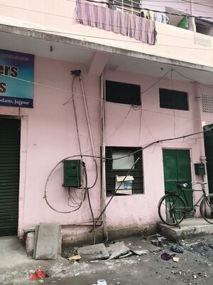  Warehouse For Sale in Bais Godam