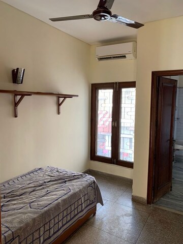 Bedroom in 2 BHK Builder Floor at Navjeevan Vihar – for Rent