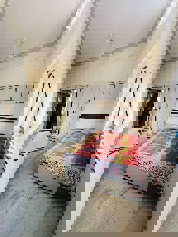 2 BHK + Study Room Apartment For Rent in Girgaum Chowpatty