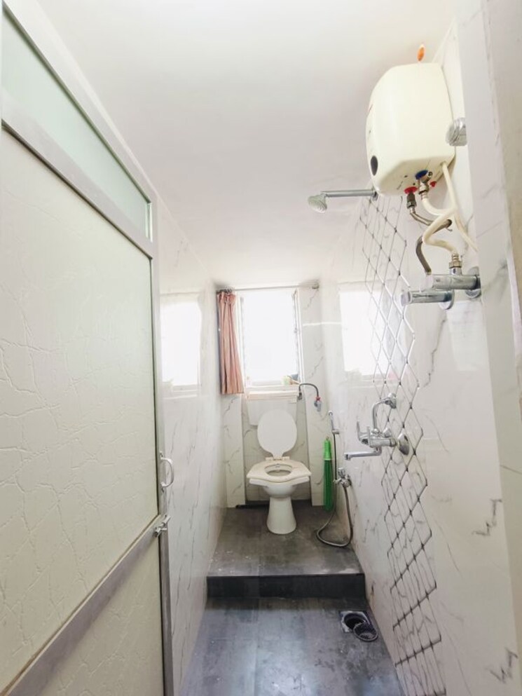 Bathroom, girgaum chowpatty 2 Bedroom 915 Sq.Ft. Apartment In Girgaum Chowpatty Mumbai 9830319