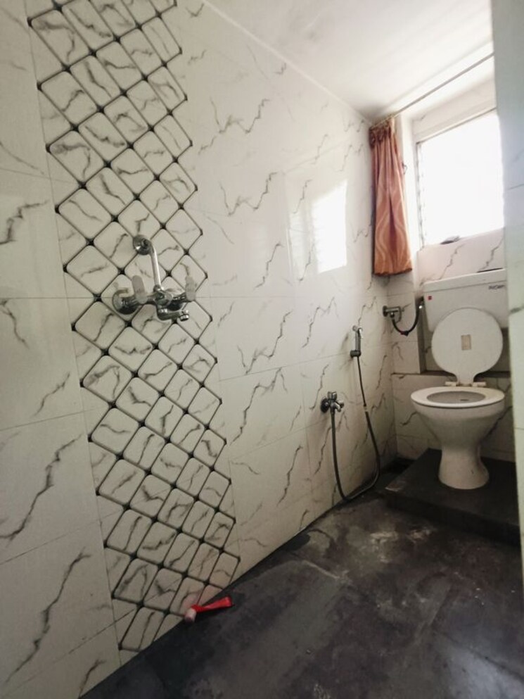 Bathroom, girgaum chowpatty 2 Bedroom 915 Sq.Ft. Apartment In Girgaum Chowpatty Mumbai 9830319