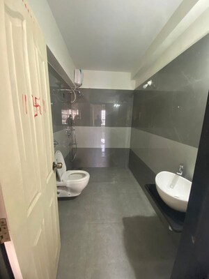 2 BHK Apartment For Rent in High Rise Building, Goregaon West