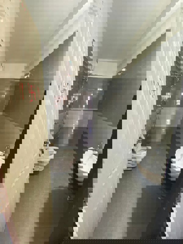 2 BHK Apartment For Rent in High Rise Building