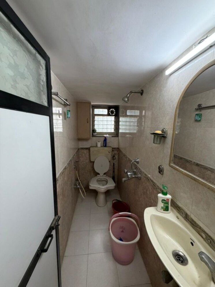 Bathroom, parle-vaibhav-apartment 1 Bedroom 550 Sq.Ft. Apartment In Vile Parle East Mumbai 9830380