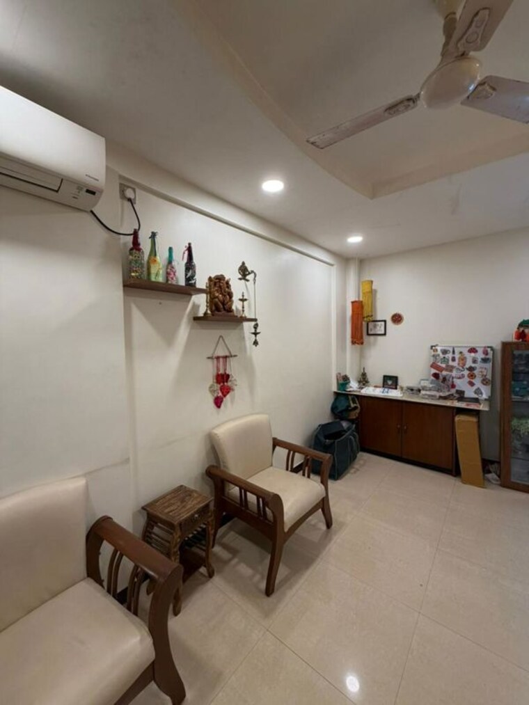 Living Room, parle-vaibhav-apartment 1 Bedroom 550 Sq.Ft. Apartment In Vile Parle East Mumbai 9830380