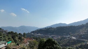 Plot Area in  Showroom at Kumarhatti – for Rent