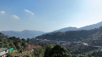 Plot Area in  Showroom at Kumarhatti – for Rent