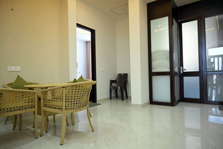 Living Room, kumarhatti Commercial Showroom 20000 Sq.Ft. In Kumarhatti Solan 9829943