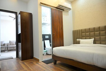 Bedroom in  Showroom at Kumarhatti – for Rent