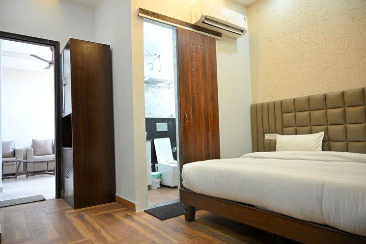 Bedroom, kumarhatti Commercial Showroom 20000 Sq.Ft. In Kumarhatti Solan 9829943