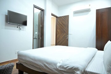 Bedroom in  Showroom at Kumarhatti – for Rent