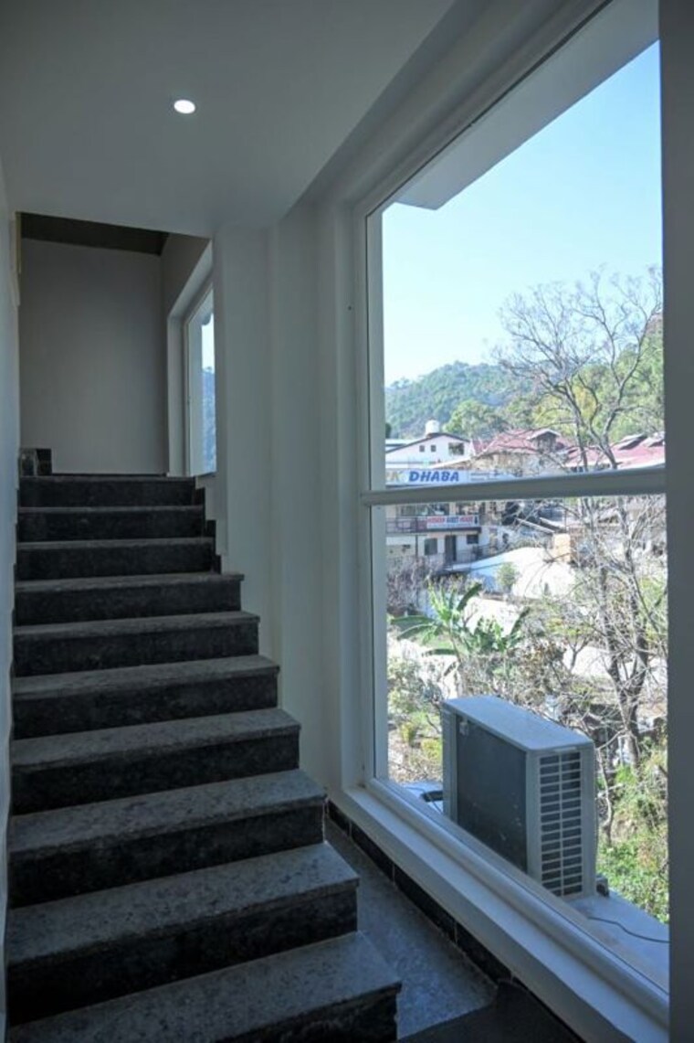 Balcony, kumarhatti Commercial Showroom 20000 Sq.Ft. In Kumarhatti Solan 9829943