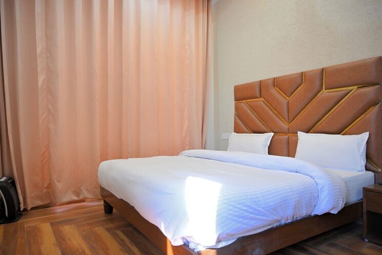 Bedroom, kumarhatti Commercial Showroom 20000 Sq.Ft. In Kumarhatti Solan 9829943