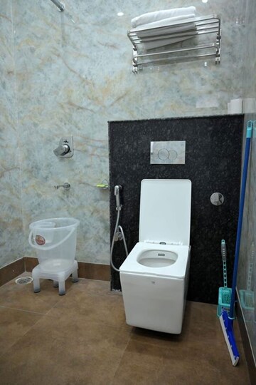 Furnished Amenities in  Showroom at Kumarhatti – for Rent