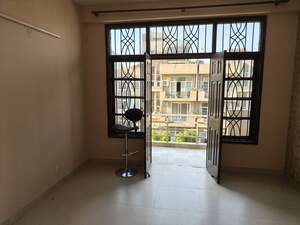 Room in 3.5 BHK Villa at Unitech Espace Nirvana Country, Sector 50 – for Rent