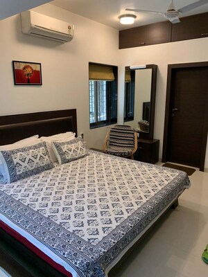 Bedroom in 2 BHK Apartment at Chitrapur CHS, Bandra West – for Rent