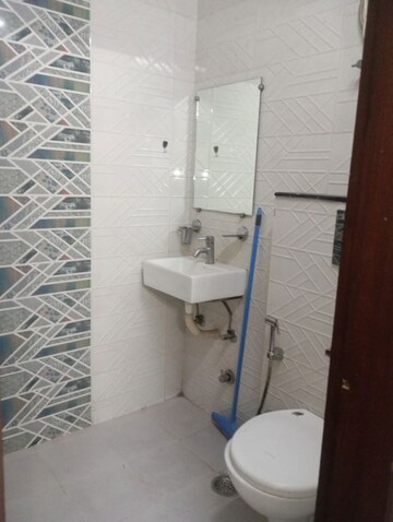 Bathroom in 1 RK Builder Floor at East Of Kailash – for Rent