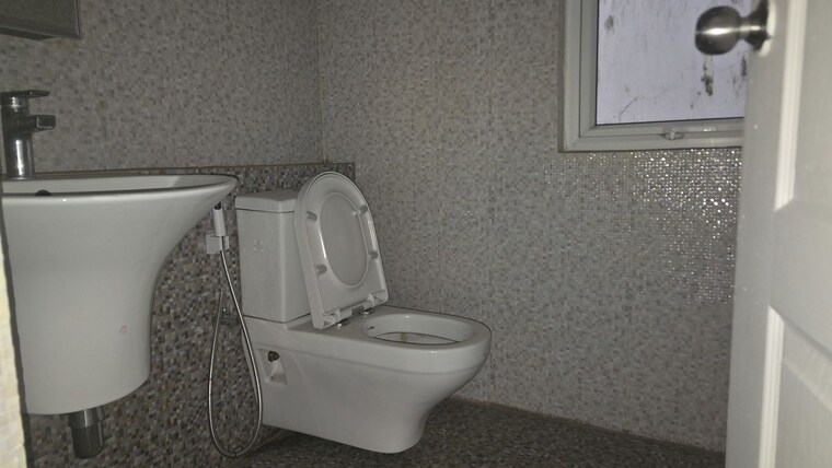 Bathroom, shree-vardhman-victoria 3 Bedroom 1950 Sq.Ft. Apartment In Sector 70 Gurgaon 9830724