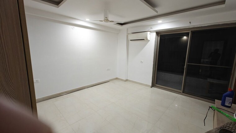 Room, sector 46 2 Bedroom 1460 Sq.Ft. Builder Floor In Sector 46 Gurgaon 9830459