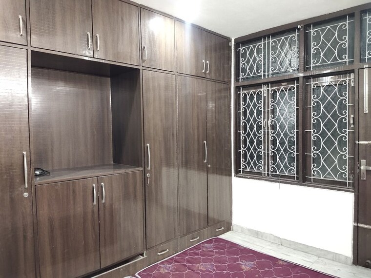 Room, east of kailash 3 Bedroom 1000 Sq.Ft. Builder Floor In East Of Kailash Delhi 9830839