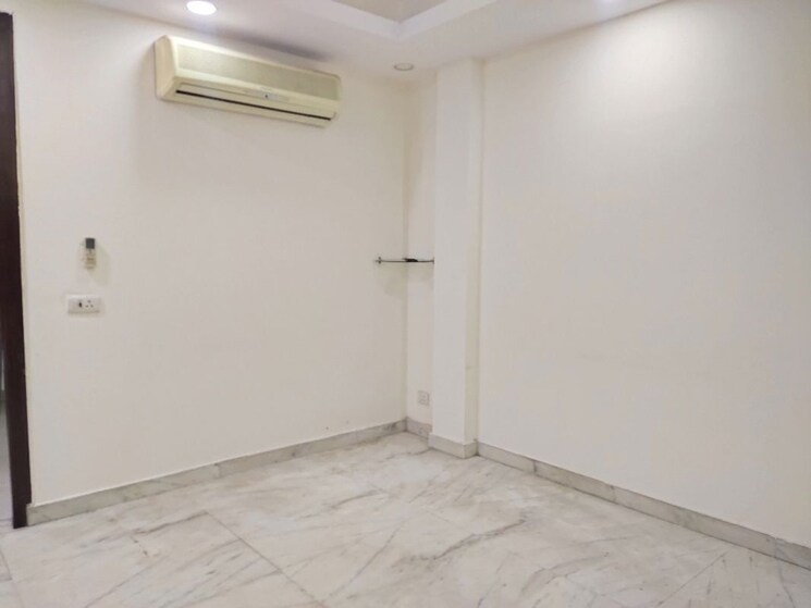 Room, east of kailash 3 Bedroom 1000 Sq.Ft. Builder Floor In East Of Kailash Delhi 9830839