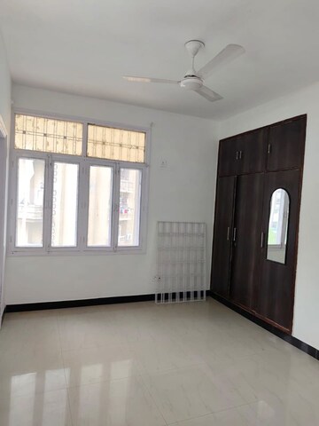Room in 3 BHK Apartment at Sector 19 Dwarka – for Rent